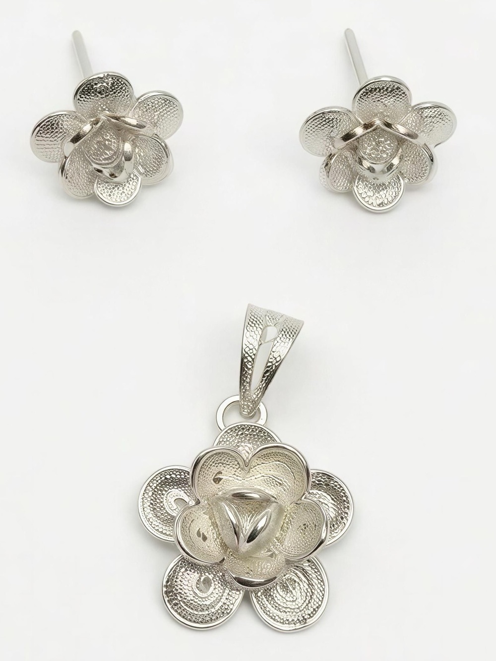 Vintage 925 Sterling Silver Flower Pendant and Stud Earrings Set - Silver
